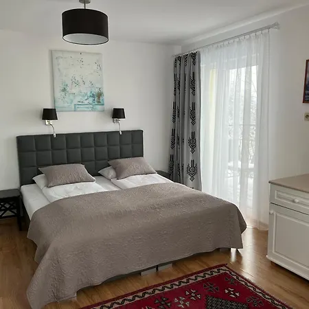 Słonecznego Wzgórza 3*